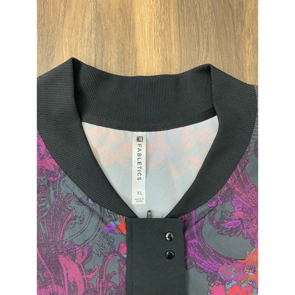 Women Fabletics Ithaca floral lightweight graphic bomber sport jacket XL - Picture 4 of 4
